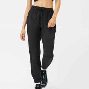 ARITZIA JOGGERS | LIGHTWEIGHT ARITZIA JOGGERS | BLACK PANTS